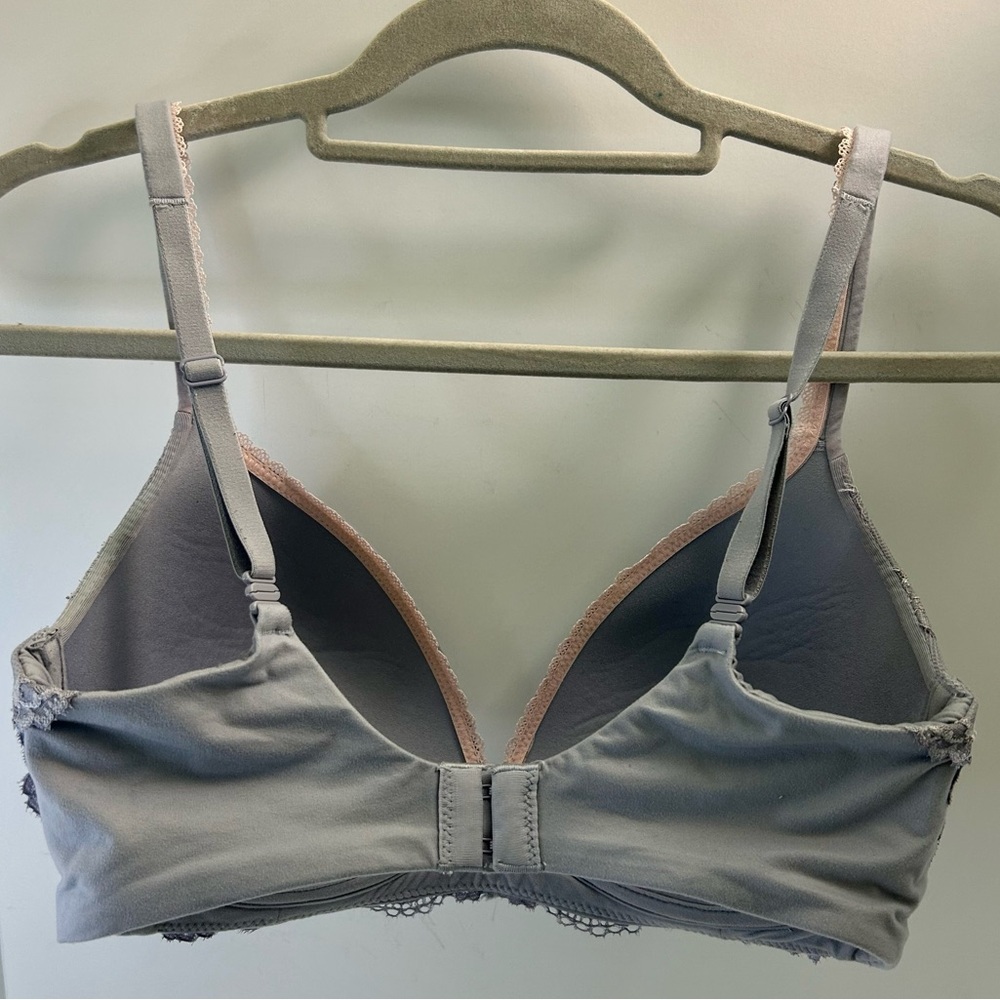 Victoria’s Secret Body By Victoria No Wire Lavender w/ Pink Lace Bra Sz 34DD - Picture 6 of 13